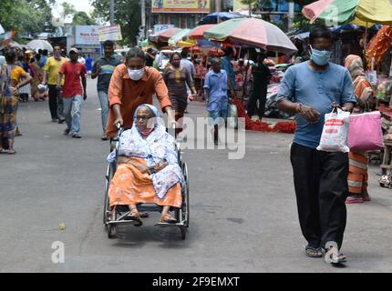 Kolkata, India. 18th Apr, 2021. An old woman sitting in a wheelchair not wearing protective mask inside of a market area amid the spread of Covid-19 in Kolkata. (Photo by Sudipta Das/Pacific Press) Credit: Pacific Press Media Production Corp./Alamy Live News Stock Photo