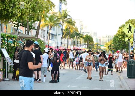 Miami Beach, USA. 16th Apr, 2021. A general view of people on Ocean Drive, Miami Beach as curfews have been lifted in Miami Dade County and nightclubs are reopen on April 16, 2021 in Miami Beach, Florida. As massive COVID-19 vaccination taking place all over the state of Florida. (Photo by JL/Sipa USA) Credit: Sipa USA/Alamy Live News Stock Photo