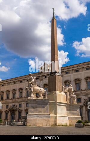 Fontana dei Dioscuri fountain and Quirinal Palace (Palazzo del Quirinale) on Piazza del Quirinale in city of Rome, Italy Stock Photo