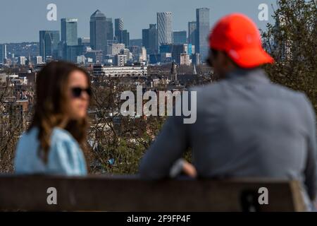 London, UK. 18th Apr, 2021. Fine weather in Hampstead encourages people to meet outdoors as the relaxation of lockdown restrictions continues, allowing people to meet in groups of up to six, outdoors. Credit: Guy Bell/Alamy Live News Stock Photo