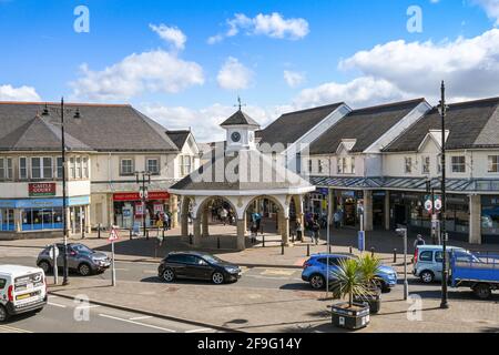 Caerphilly, Wales - April 2021: Clock tower at the entrance to the Castle Court shopping centre in the town of Caerphilly in South Wales. Stock Photo