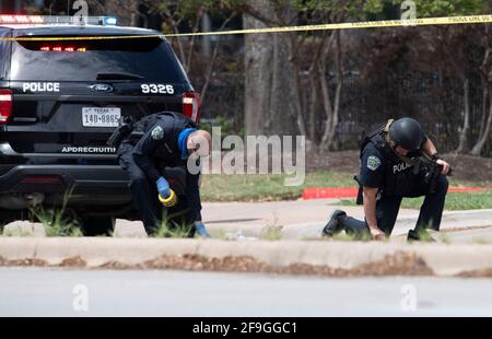 Austin, Texas, USA. 18th Apr, 2021. Police SWAT along with the Texas Dept. of Public Safety (DPS) and FBI investigate the scene of a triple homicide in northwest Austin, TX on Sunday morning in the Arboretum area. The suspect is still at large and has been identified by law enforcement as Stephen Broderick (not shown) a former Travis County Sheriff's Department detective. Credit: Bob Daemmrich/ZUMA Wire/Alamy Live News Stock Photo