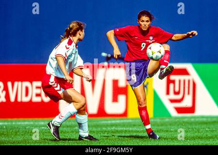 Mia Hamm, #9 (USA) competing at ther 1999 Women's World Cup Soccer. Stock Photo