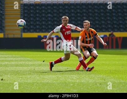 KINGSTON UPON HULL, UK. APRIL 17TH Hull City's Callum Elder attempts a cross during the Sky Bet League 1 match between Hull City and Fleetwood Town at the KC Stadium, Kingston upon Hull on Saturday 17th April 2021. (Credit: Michael Driver | MI News) Credit: MI News & Sport /Alamy Live News Stock Photo