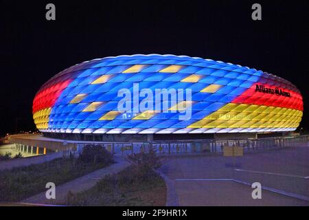European Championship hosts Munich - UEFA demands audience guarantee! The European Football Union has increased the pressure on the German EM location Munich and set a deadline for a spectator guarantee. 'Additional information' on the plans should be submitted by the executive meeting on April 19th. Archive photo: Special lighting in the ALLIANZ ARENA. FC Bayern Munich and the Bundesliga support the application to host UEFA EURO 2024. Soccer arena, soccer stadium, stadium, FC Bayern Munich, aftertake, evening sky, afterthimmel, illuminated, light, mood, evening mood, overview, long shot, arch