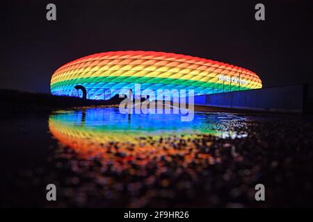 European Championship hosts Munich - UEFA demands audience guarantee! The European Football Union has increased the pressure on the German EM location Munich and set a deadline for a spectator guarantee. 'Additional information' on the plans should be submitted by the executive meeting on April 19th. Archive photo: The Allianz Arena shines in the rainbow colors as a symbol of tolerance and versus discrimination. Overview, exterior shot. Soccer 1. Bundesliga season 2020/2021, 19.matchday, matchday19, FC Bayern Munich-TSG 1899 Hoffenheim 4-1 on January 30th, 2021 ALLIANZ ARENA. ¬ | usage worldwi