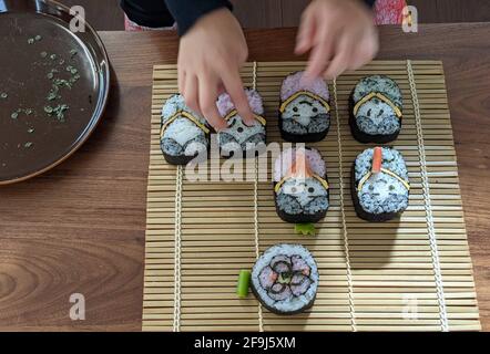 https://l450v.alamy.com/450v/2f9j5xm/making-rolled-sushi-for-hinamatsuri-japanese-festival-2f9j5xm.jpg