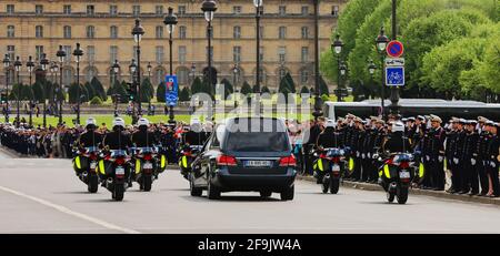 Abschied und Trauer und letzte militärische Ehre für einen französischen Offizier in Paris Frankreich Stock Photo