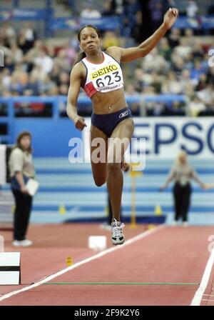 THE 9th IAAF WORLD INDOOR CHAMPIONSHIPS AT THE NATIONAL INDOOR ARENA BIRMINGHAM 16/3/2003 ASHIA HANSEN TRIPLE JUMP FINAL PICTURE DAVID ASHDOWN Stock Photo