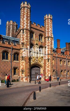 St John's College Cambridge - The Great Gate St John's College University of Cambridge -  Completed in 1516. Cambridge Tourism / Historic Cambridge. Stock Photo