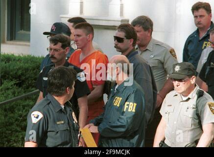 Oklahoma City, OK, USA. 17th Apr, 2001. Alleged Oklahoma city bomber TIMOTHY MCVEIGH, 27, is led by law enforcement out of the Noble County Courthouse in Perry, Oklahoma on April 21, 1995 following his arrest in the bombing of the Murrah Federal Building two days earlier. McVeigh was put to death on June 11, 2001 after being convicted of the crime. Credit: Bob Daemmrich/ZUMA Wire/Alamy Live News Stock Photo