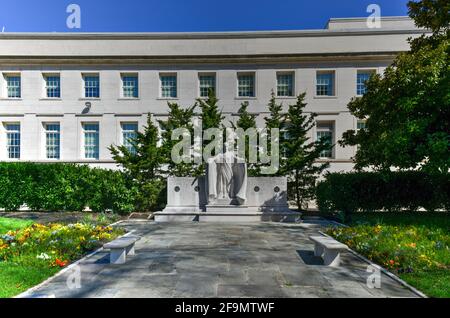 Washington, DC - Apr 3, 2021: Monument to the National Society of the Daughters of the American Revolution in Washington, DC. Stock Photo