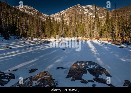 Scenic views of Chipmunk Lake (10,660 ft) and Fairchild Mountain (13,502 ft) Stock Photo