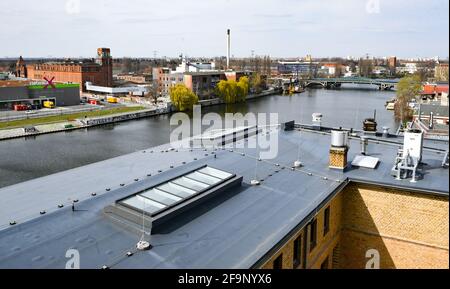 Berlin, Germany. 09th Apr, 2021. View over buildings of the Spreehöfe to the Stubenrauchbrücke in Treptow - Köpenick over the Teltow Canal to Niederschöneweide and Baumschulenweg. On the left the area of the former Bärenquell brewery. Credit: Jens Kalaene/dpa-Zentralbild/ZB/dpa/Alamy Live News Stock Photo