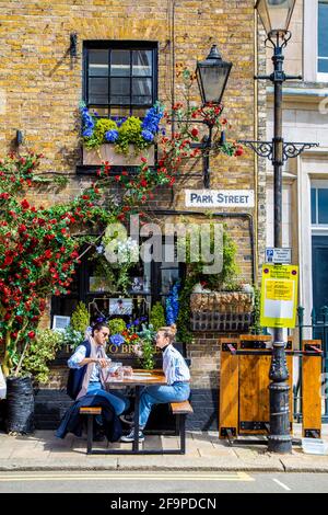Couple eating and drinking al fresco at The Two Brewers pub in Windsor, Berkshire, UK Stock Photo