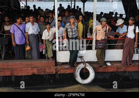 22.11.2013, Yangon, , Myanmar - Commuters on a ferry between Yangon and Dala (Dalah) township arrive at the Dala ferry terminal after crossing the Yan Stock Photo