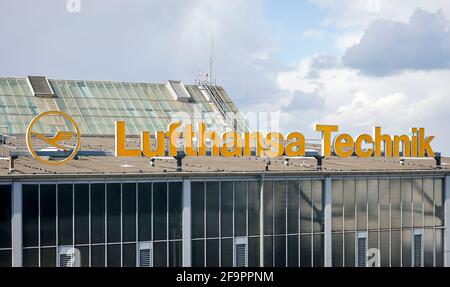 27.03.2021, Koeln, North Rhine-Westphalia, Germany - Lufthansa Technik, lettering on the roof of a building at Duesseldorf airport. 00X210327D028CAROE Stock Photo