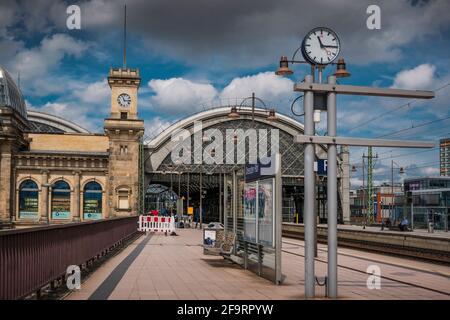 21 May 2019 Dresden, Germany - Dresden Hauptbahnhof - the main railway station. Outdoor benches for passengers. Views from platform Stock Photo