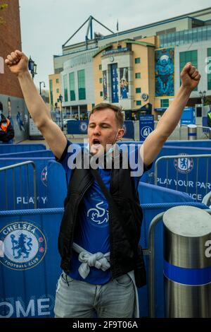 London, UK. 20th Apr, 2021. Chelsea fans gather outside the Football Club's stadium at Stamford Bridge to protest them joining the planned European Super League. Credit: Guy Bell/Alamy Live News Stock Photo