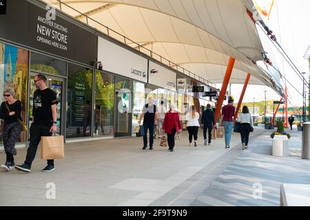 Ashford designer outlet centre, People shopping, McArthur glen, Ashford, Kent, UK Stock Photo