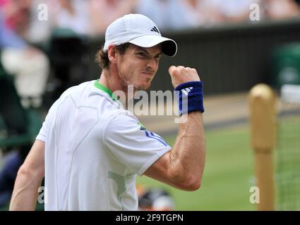 WIMBLEDON 2011. 7th Day. ANDY MURRAY DURING HIS MATCH WITH RICHARD GASQUET. MURRAY WINS. 27/6/2011. PICTURE DAVID ASHDOWN Stock Photo