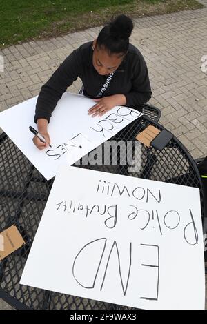 Racine, Wisconsin, USA. 20th Apr, 2021. LASZARIA OZIER, 14, makes a sign before nine people rallied against police shootings of people of color in downtown Racine, Wisconsin Tuesday April 20, 2021 two hours after Derek Chauvin was convicted on three counts in the murder of George Floyd. The setting was Monument Square in the center of the city, under a statue of a Civil War soldier. (Credit Image: © Mark HertzbergZUMA Wire) Stock Photo