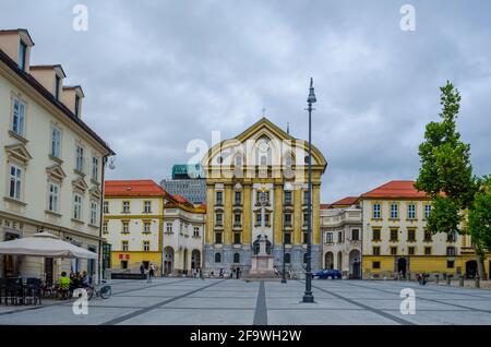 LJUBLJANA, SLOVENIA, JULY 29, 2015: view of the congress square (kongresni trg) in the slovenian capital ljubljana with the holy trinity church at the Stock Photo
