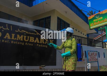 Padang, Indonesia, 21st April 2021. Women in Indonesia, Padang City, West Sumatra province wear the Kebaya to celebrate Kartini Day and spraying disinfectants on public roads in Batang Arau Village. Kariadil Harefa. Stock Photo