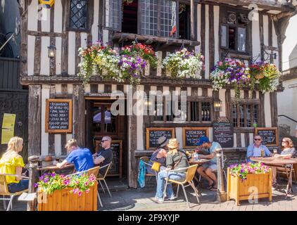 Staycation idea. Groups of people drink at outside tables at Ye Olde Pumphouse pub & restaurant, George Street, Old Town Hastings, on a summer day. Stock Photo