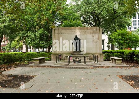 The Tomb of the Unknown Revolutionary War Soldier, Washington Square, Philadelphia, USA.
