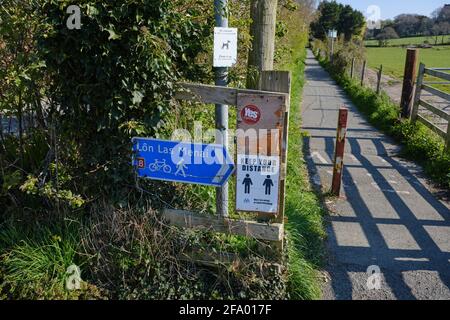 A junction shared with National Cycle Route 8 amd the Wales Coast Path near Caernarfon Stock Photo