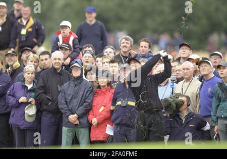 BRITISH OPEN GOLF CHAMPIONSHIP LYTHAM  JULY 2001    TIGER WOODS PLAYING A SHOT Stock Photo