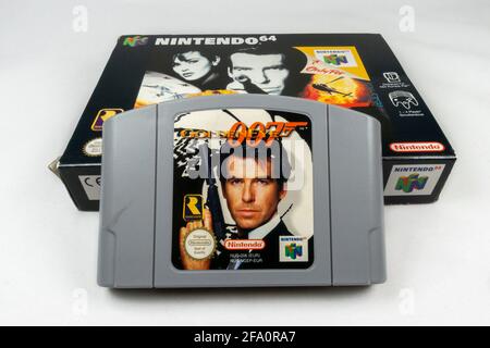 The 'Goldeneye 007' Nintendo 64 or N64 video game cartridge and box, a  fifth generation video game console launched in 1996 in Japan Stock Photo -  Alamy