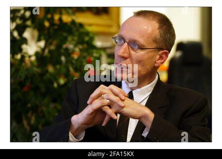 robert thomson ....editor of th times in his office in londonpic David Sandison 10/3/2004 Stock Photo