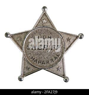 Ein Sheriffstern mit 5 Zacken, abgerundeten Spitzen und der Aufschrift High Chaparral Sheriff aus silbernem Aluminium. Freigestellt Stock Photo