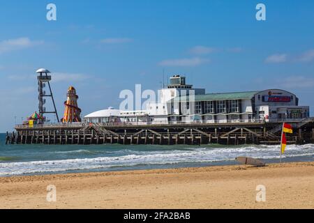 Bournemouth, Dorset UK. 22nd April 2021. UK weather: lovely warm and sunny in sheltered spots, but with a cool breeze; plenty of sunshine and blue skies at Bournemouth beaches, as few visitors head to the seaside to enjoy the sunshine. Credit: Carolyn Jenkins/Alamy Live News Stock Photo