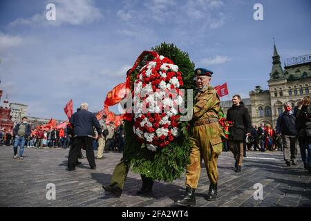 Moscow, Russia. 22nd Apr, 2021. Supporters of the Communist party of Russia (KPRF) attend a flower laying ceremony at Vladimir Lenin's mausoleum to mark the 151th anniversary of the revolutionary leader's birth in Moscow, Russia, on April 22, 2021. Credit: Evgeny Sinitsyny/Xinhua/Alamy Live News Stock Photo