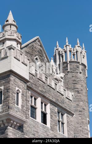 Casa Loma (1911-1914), Toronto - south west facade feat. crenelation, turrets, stone case windows Stock Photo