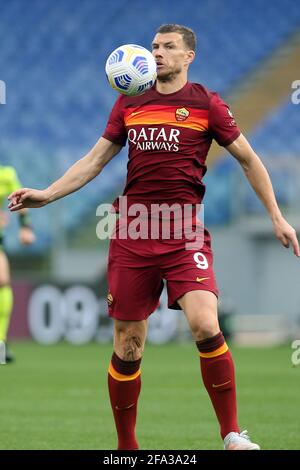 Rome, Italy. 22nd Apr, 2021. ROME, Italy - 22.04.2021: DZEKO (ROMA) in action during the Italian Serie A championship 2021 soccer match between As Roma vs Atalanta at Olympic stadium in Rome. Credit: Independent Photo Agency/Alamy Live News Stock Photo