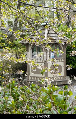 Central Park Information Kiosk in springtime, Central Park, NYC, USA Stock Photo