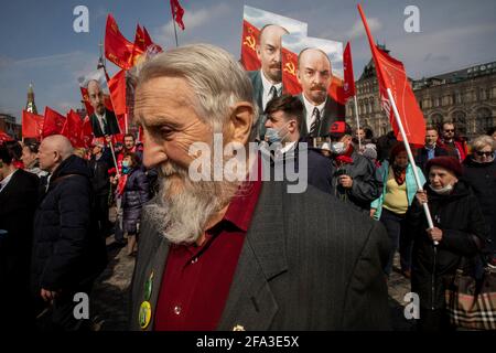Moscow, Russia. 22nd of April, 2021 Russian communist supporters walk to visit the Mausoleum of the Soviet founder Vladimir Lenin to mark the 151st anniversary of his birth, in Red Square in central Moscow, Russia Stock Photo