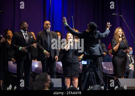 Minneapolis, USA. 22nd Apr, 2021. The choir sings at the funeral of Daunte Wright on April 22, 2021 at the Shiloh Temple International Ministries in Minneapolis, Minnesota. (Photo by Brian Feinzimer/Sipa USA) Credit: Sipa USA/Alamy Live News Stock Photo