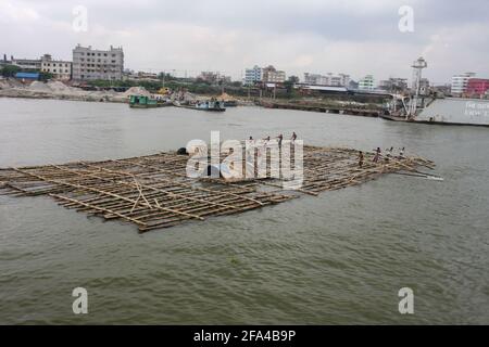 Workers transporting bamboos making a raft on the Buriganga River, Dhaka, Bangladesh Stock Photo