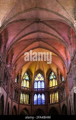 Nevers Cathedral (Cathédrale Saint-Cyr-et-Sainte-Julitte de Nevers), Nevers, Burgundy, France Stock Photo