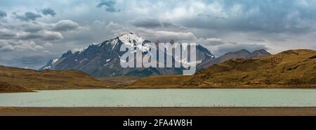 Flamingos at Nordernskjöld Lake and the peaks in Torres del Paine National Park, Chile Stock Photo