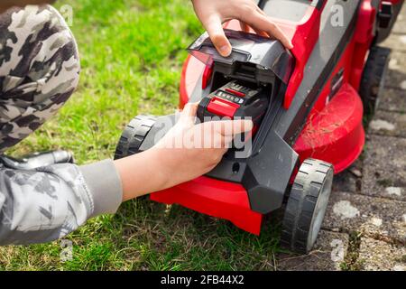 Rechargeable battery store lawn mower