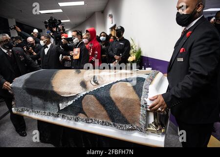 Minneapolis, United States. 22nd Apr, 2021. Daunte Wright's coffin iis wheeled out during his funeral inside the New Shiloh Temple on April 22, 2021 in Minneapolis, Minnesota. Photo: Chris Tuite/ImageSPACE/Sipa USA Credit: Sipa USA/Alamy Live News Stock Photo