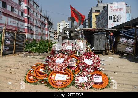 Dhaka, Bangladesh. 24th Apr, 2021. Flowers seen at the monument during the eighth anniversary of the Rana Plaza building disaster in Savar.One of the world's most devastating factory disasters, Rana Plaza, an eight story building collapsed due to structural failure and has led to international safety monitoring in Bangladesh, campaigners are warning of “grim consequences” if such oversight is abandoned. Credit: SOPA Images Limited/Alamy Live News Stock Photo