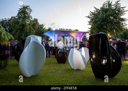 Crowds of people gathering outside Lilas, for the Serpentine summer party. Lilas Pavilion - Serpentine Gallery, London, United Kingdom. Architect: Zah Stock Photo