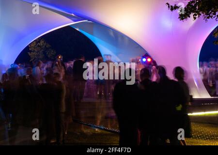 Crowds of people gathering outside Lilas, for the Serpentine summer party. Lilas Pavilion - Serpentine Gallery, London, United Kingdom. Architect: Zah Stock Photo